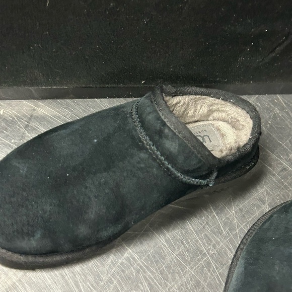 Ugg Slippers Size 5 Women - Picture 5 of 10